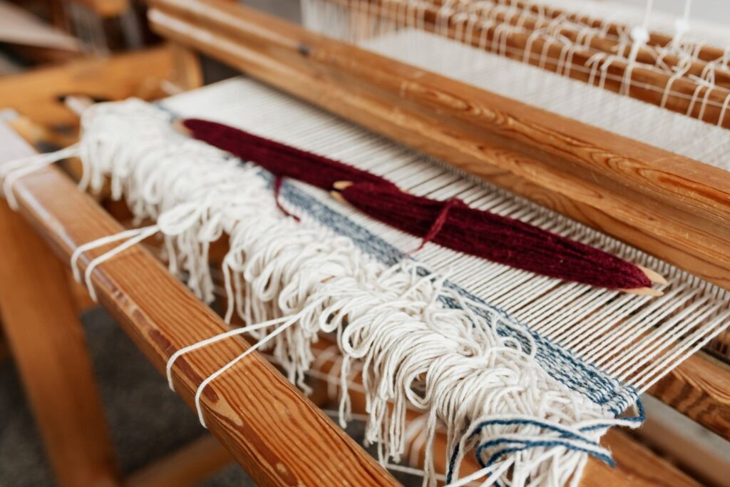 center rog looking for weavers